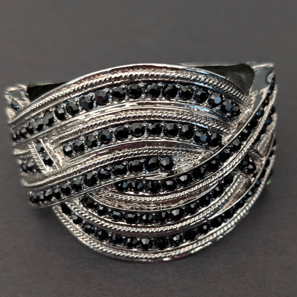 Gray metal hinge closure bracelet with black bead detail - Picture 9 of 14